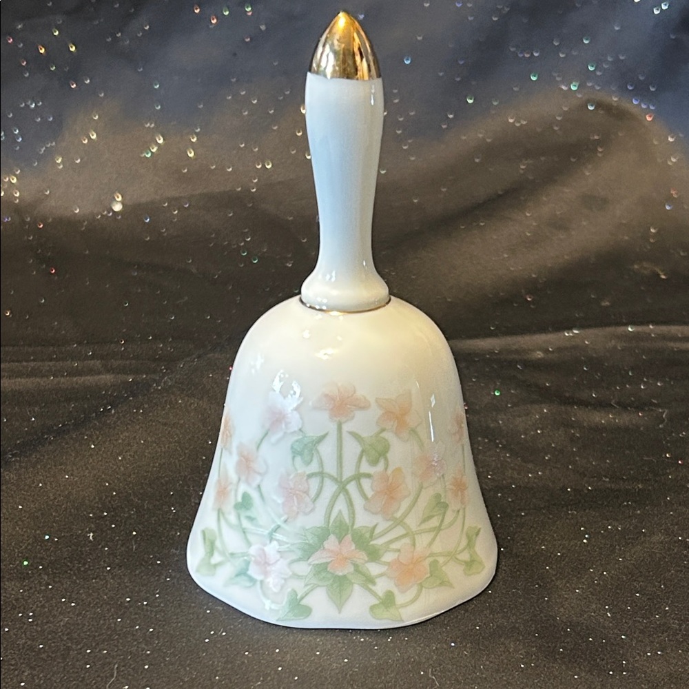 Crowning Touch Porcelain Vintage Bell (LC)